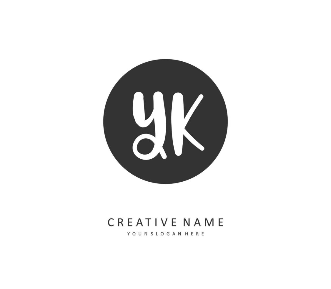 y k yk eerste brief handschrift en handtekening logo. een concept handschrift eerste logo met sjabloon element. vector