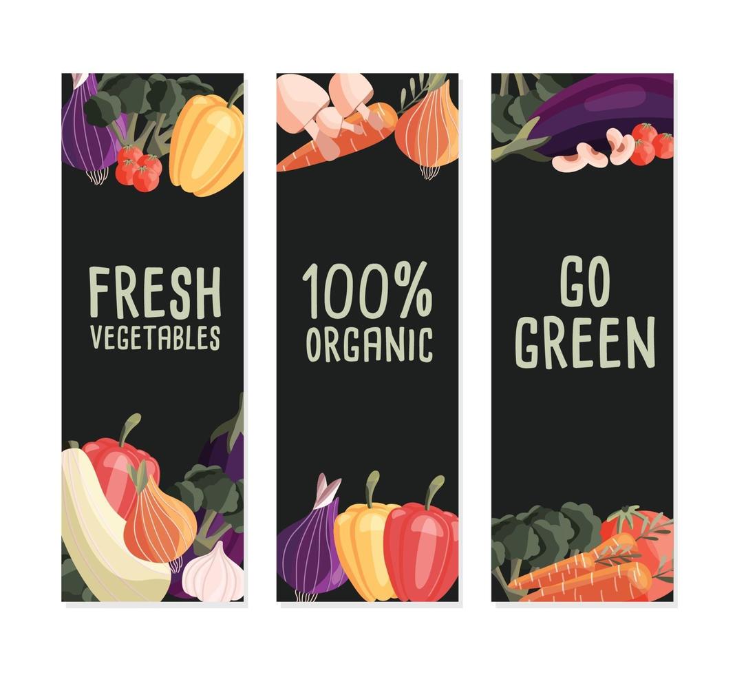 drie verticale banner sjablonen met verse biologische groenten en plaats voor tekst. kleurrijke hand getekend natuurvoeding op donkergroene achtergrond. vector illustratie.