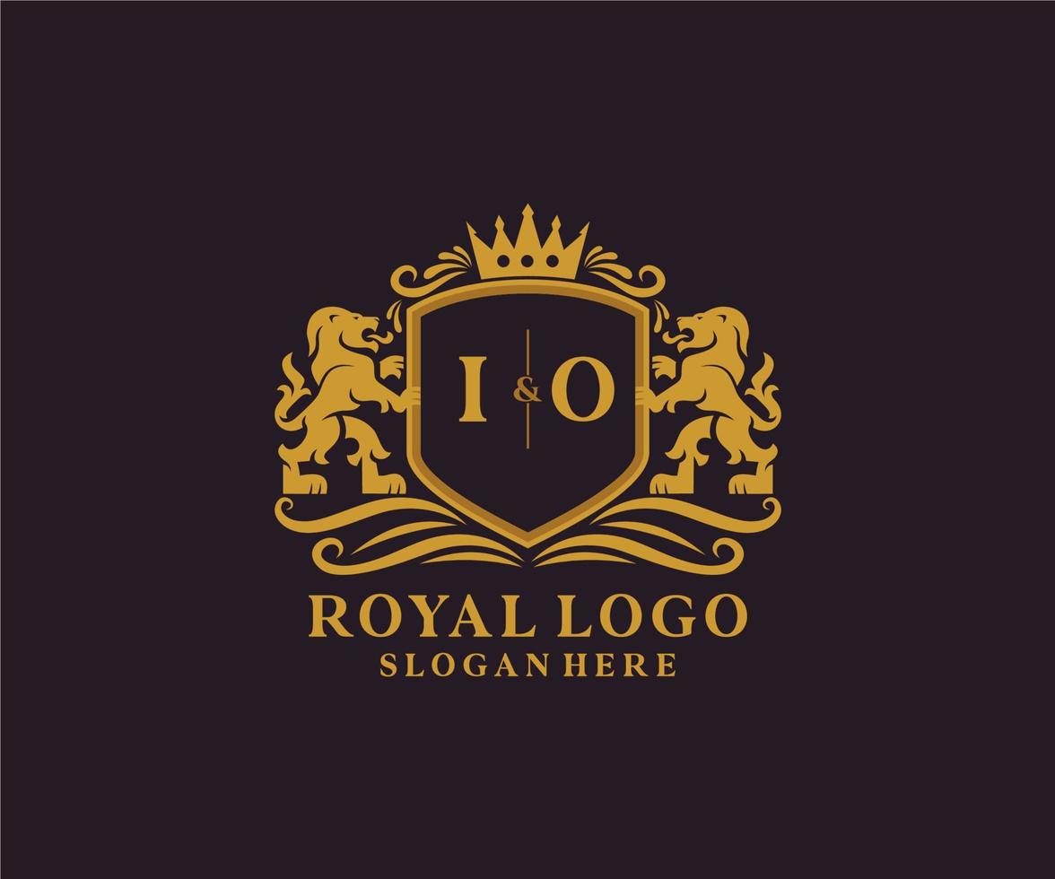 eerste io brief leeuw Koninklijk luxe logo sjabloon in vector kunst voor restaurant, royalty, boetiek, cafe, hotel, heraldisch, sieraden, mode en andere vector illustratie.