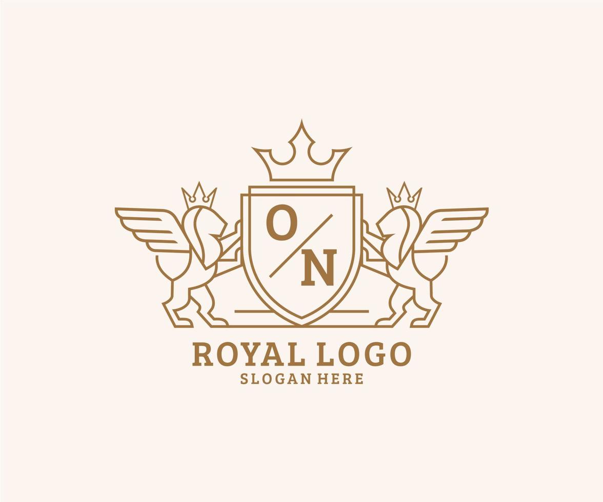 eerste Aan brief leeuw Koninklijk luxe heraldisch, wapen logo sjabloon in vector kunst voor restaurant, royalty, boetiek, cafe, hotel, heraldisch, sieraden, mode en andere vector illustratie.