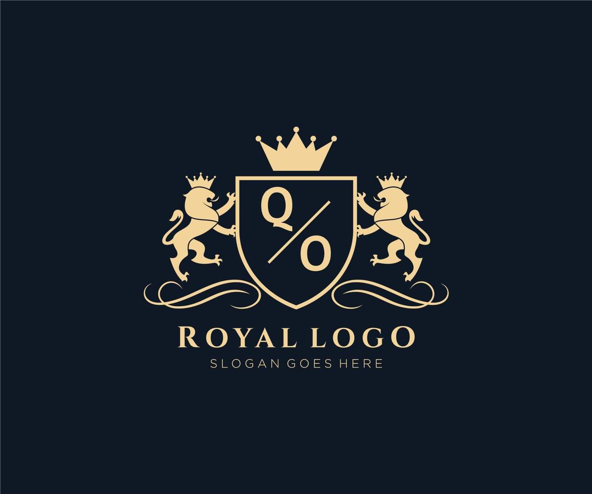 eerste qo brief leeuw Koninklijk luxe heraldisch, wapen logo sjabloon in vector kunst voor restaurant, royalty, boetiek, cafe, hotel, heraldisch, sieraden, mode en andere vector illustratie.