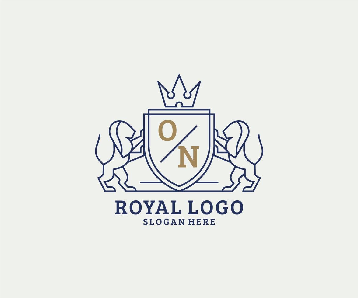 eerste Aan brief leeuw Koninklijk luxe logo sjabloon in vector kunst voor restaurant, royalty, boetiek, cafe, hotel, heraldisch, sieraden, mode en andere vector illustratie.