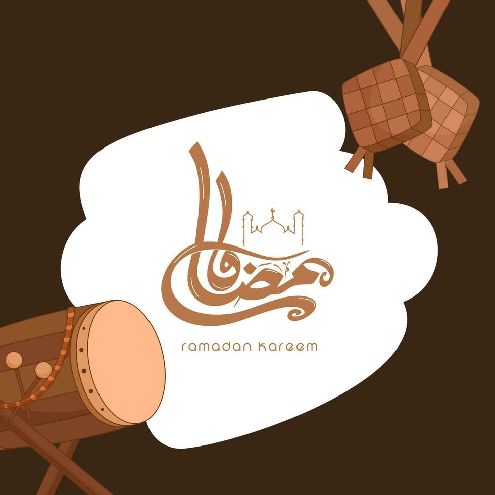 Arabisch schoonschrift van Ramadan kareem met lijn kunst moskee, ketupat voedsel, trommel instrument Aan wit en bruin achtergrond. vector