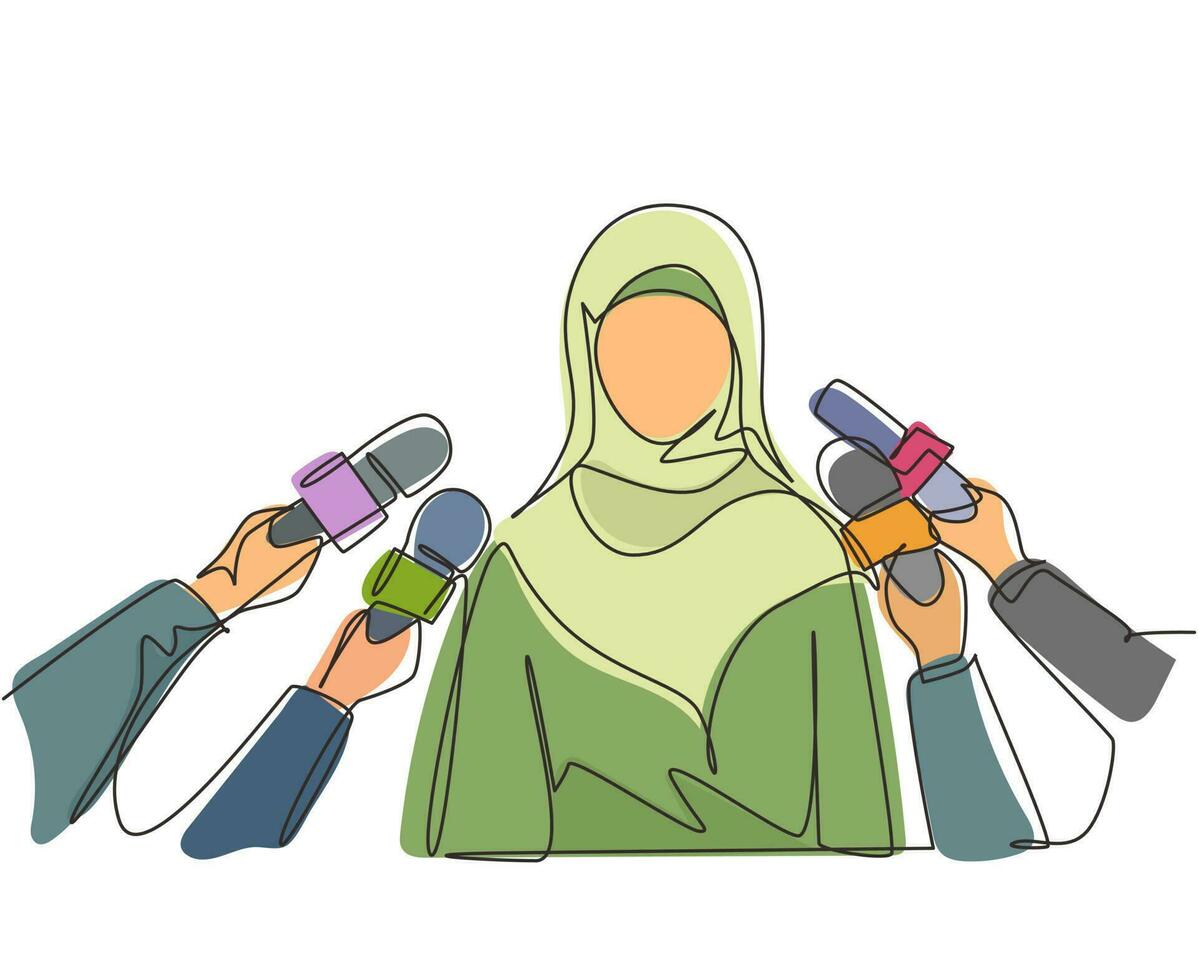 continue een lijntekening arabische vrouw die interview geeft. handen van journalisten houdt microfoons vast. concept van nieuws, verkiezingen, interviews, opmerkingen, politiek. enkele lijn tekenen ontwerp vectorillustratie vector