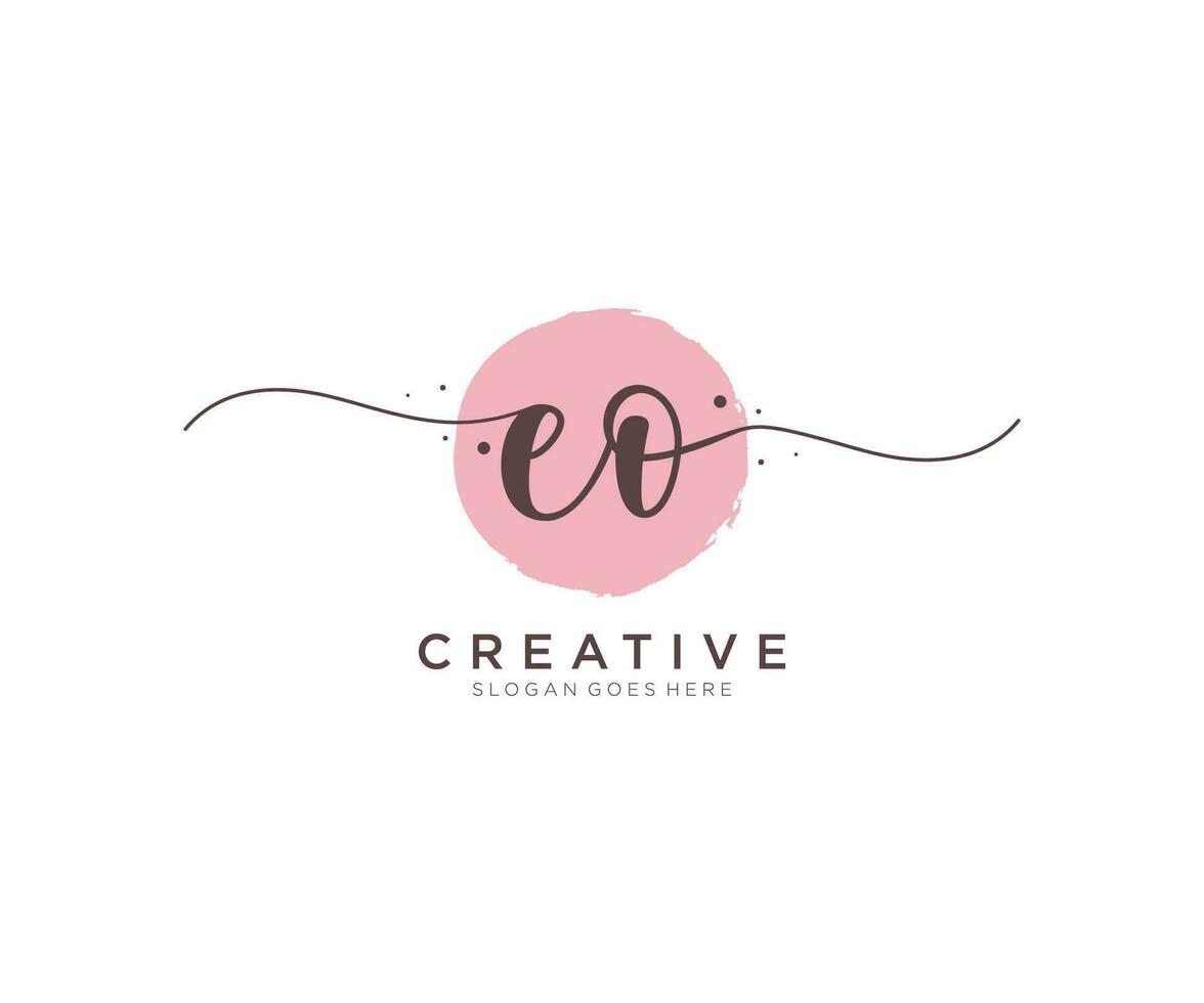 eerste eo vrouwelijk logo schoonheid monogram en elegant logo ontwerp, handschrift logo van eerste handtekening, bruiloft, mode, bloemen en botanisch met creatief sjabloon. vector