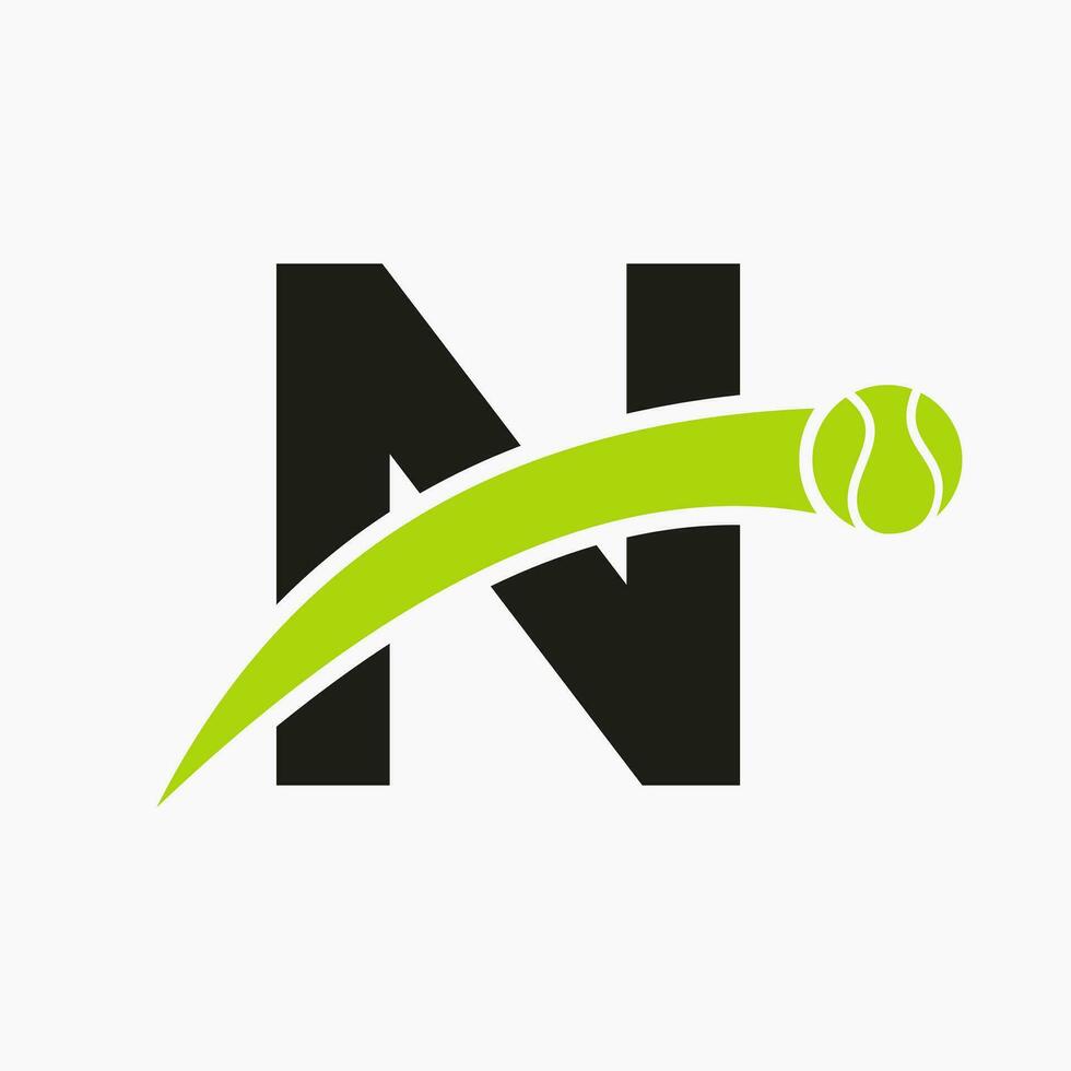 tennis logo Aan brief n met in beweging tennis bal icoon. tennis logo sjabloon vector