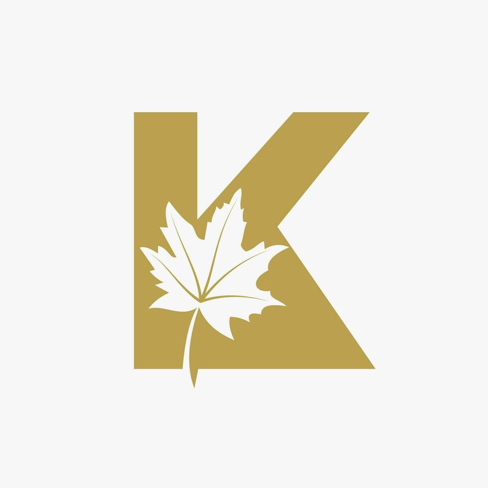 brief k esdoorn- blad elegant logo. esdoorn- blad logotype vector sjabloon