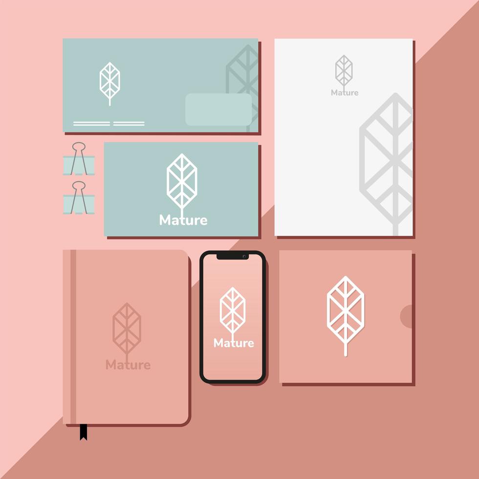 enveloppen met bundel mockup set-elementen op roze achtergrond vector