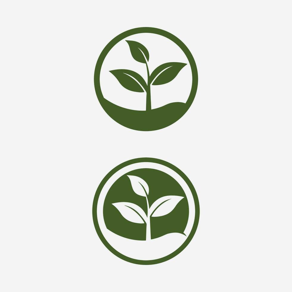 tuinieren logo met Schep icoon en boom met groen bladeren logo sjabloon. vector