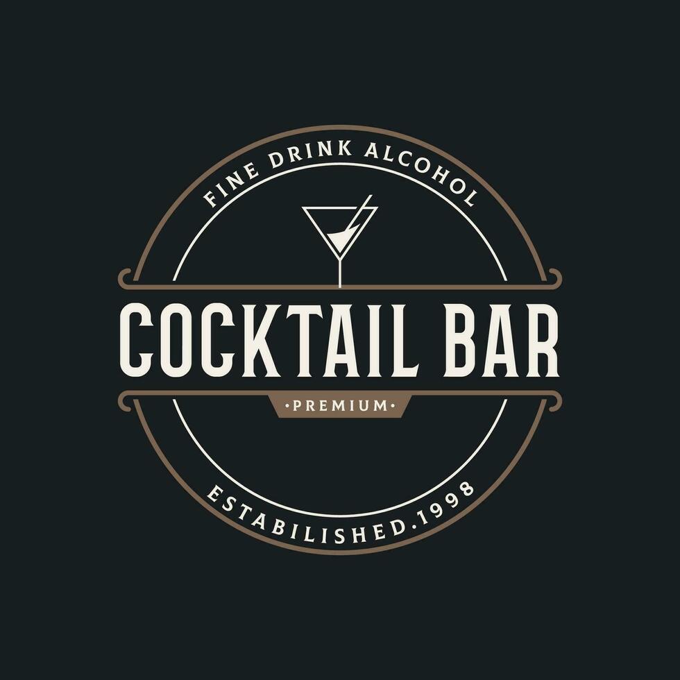 premie kwaliteit cocktail alcohol drinken logo ontwerp met wijnoogst stijl. logo voor bar, restaurant, kroeg, bedrijf, kenteken. vector