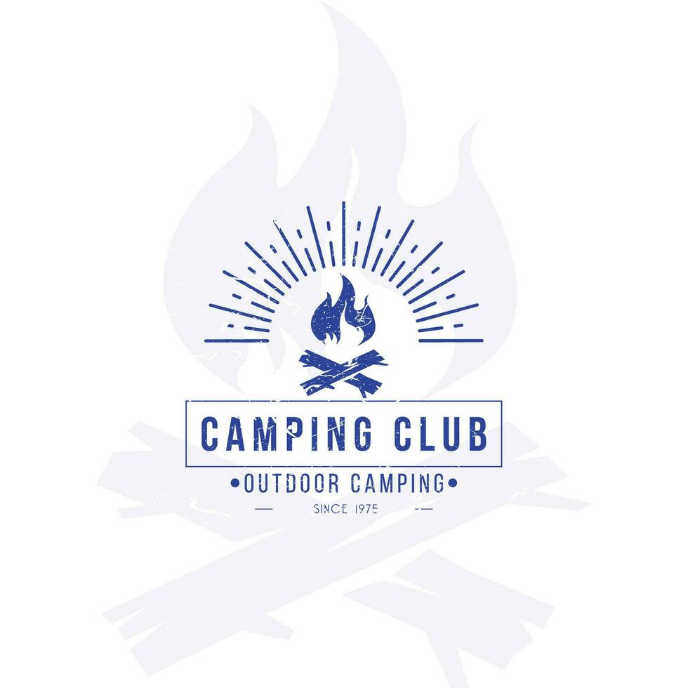 reeks van wijnoogst camping en buitenshuis avontuur emblemen, logos en insignes. kamp tent in Woud of bergen. camping apparatuur. vector. vector