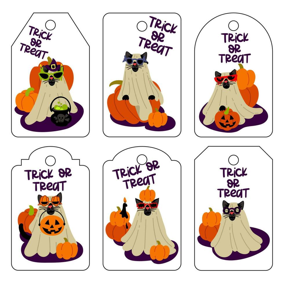 reeks van helder tags voor halloween met schattig katten in kostuums, verticaal. illustratie van groet kaarten voor afdrukken. helder ontwerp voor halloween in traditioneel kleuren. verzameling Aan een wit geschenk etiketten vector