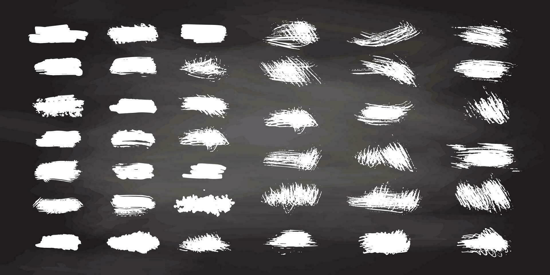 grunge wit borstel slagen, verf rol elementen Aan schoolbord achtergrond. reeks van hand- getrokken vector inkt plons elementen.