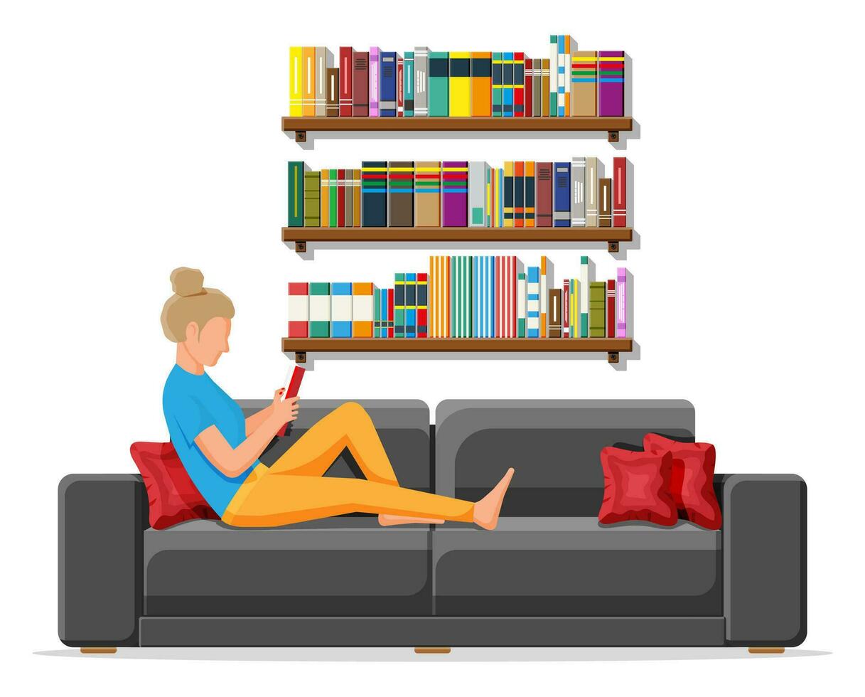 jong meisje met boek. vrouw met leerboeken Aan bank. vrouw karakter aan het liegen Aan sofa lezing boek. boekenplank, opleiding, aan het leren concept. huis bibliotheek. tekenfilm vlak vector illustratie