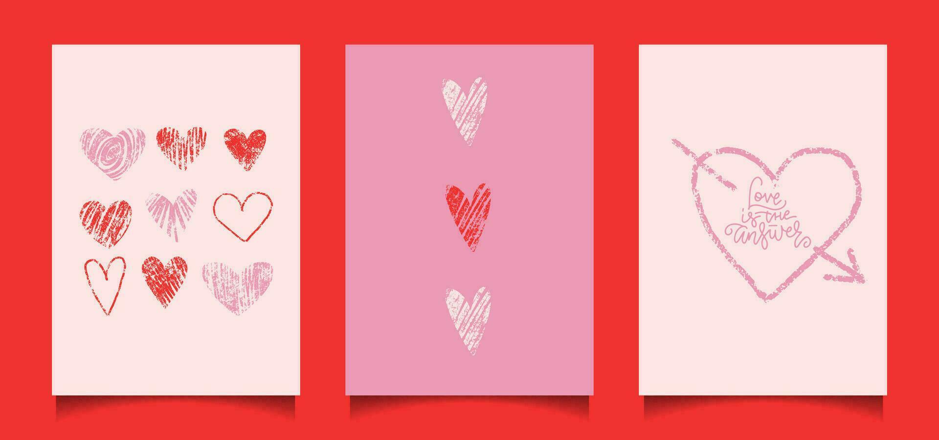 Valentijn s dag minimalistisch groet kaarten reeks met roze en rood hart getrokken met was- kinderen kleurpotloden. ruw getextureerde vector hand- getrokken illustratie.