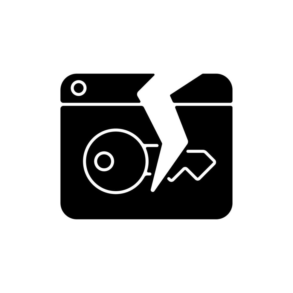 datalek zwart glyph-pictogram. hacker aanval. phishing naar gegevens. kwetsbaarheid in beveiligd systeem. informatie lekkage. wachtwoord beheer. silhouet symbool op witte ruimte. vector geïsoleerde illustratie