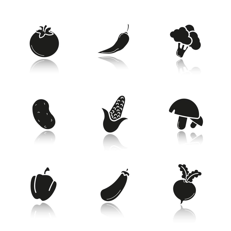 groenten slagschaduw zwarte pictogrammen instellen. tomaat, hot chili peper, broccoli, aardappel, maïs, champignons, rode biet, paprika, aubergine, maïs, raap. geïsoleerde vectorillustraties vector