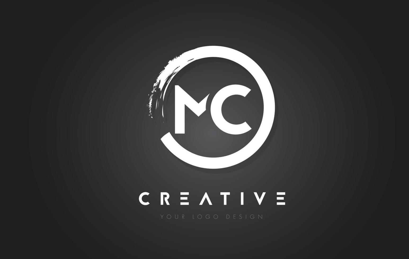 mc circulaire letter logo met cirkel borstel ontwerp en zwarte achtergrond. vector