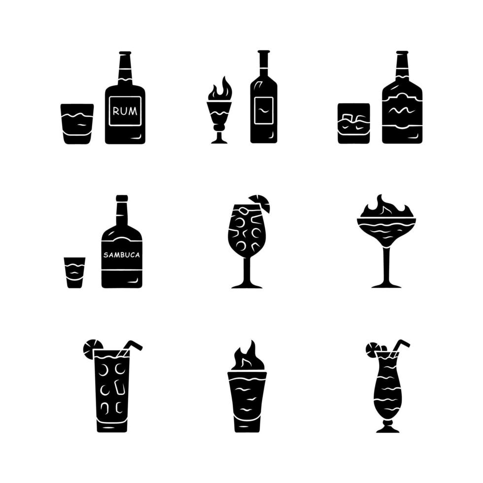dranken glyph pictogrammen instellen. rum, absint, whisky, sambuca, sangria, vlammende cocktail en shot, orkaanglas, longdrinkglas. alcoholische dranken. silhouet symbolen. vector geïsoleerde illustratie