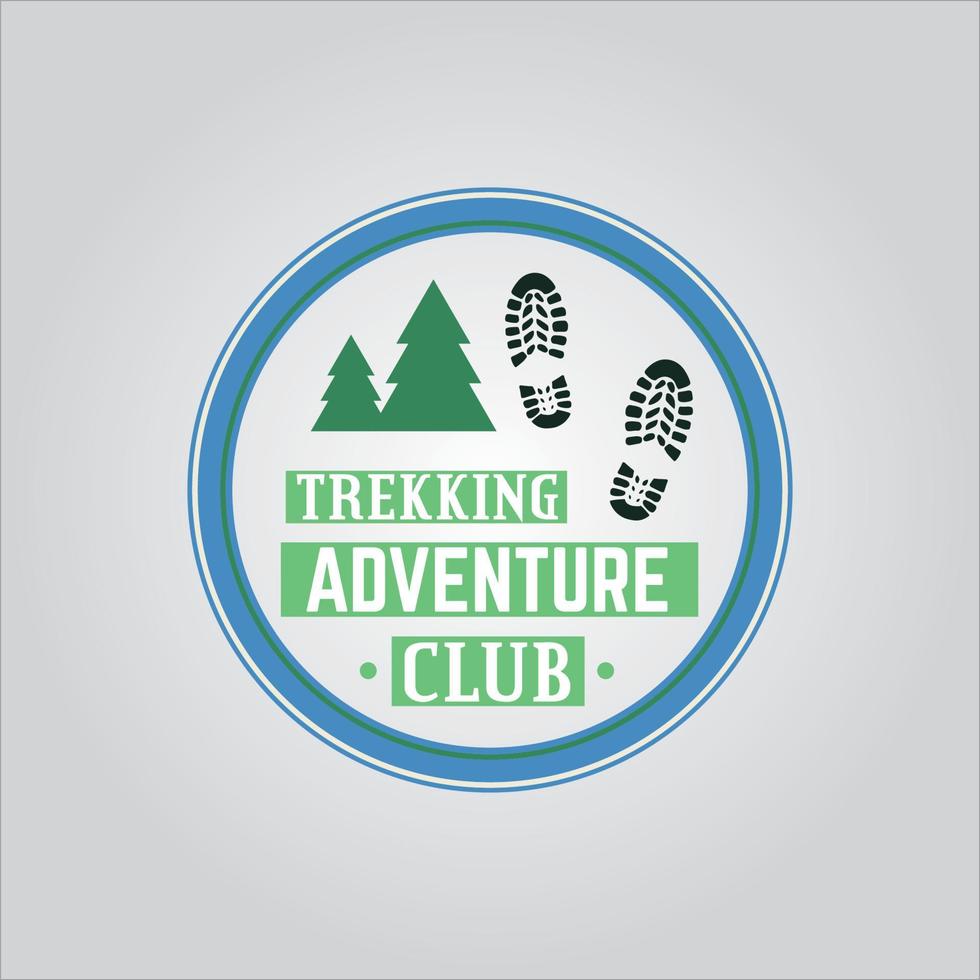 wild avontuur logo in bos en bergen vector