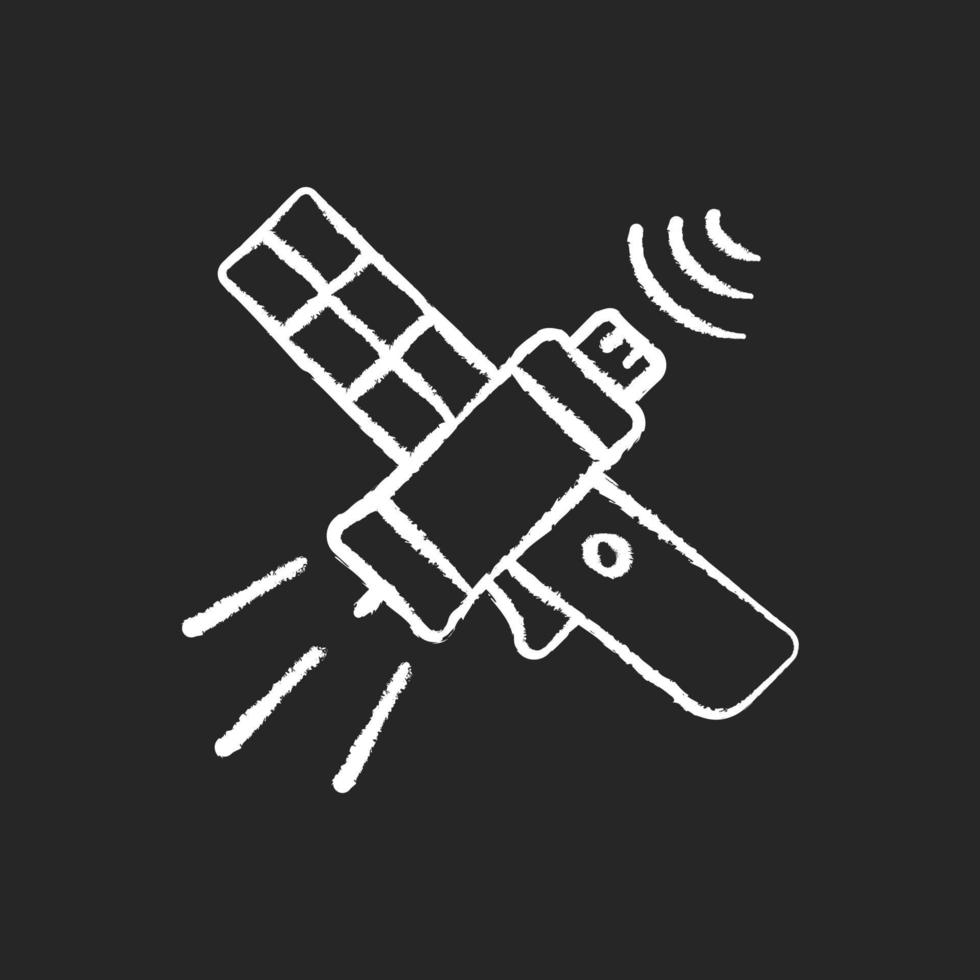 communicatie satelliet krijt wit pictogram op donkere achtergrond. zendsignaal satelliet. wereldwijde telecommunicatienetwerkverbinding. geïsoleerde vector schoolbord illustratie op zwart