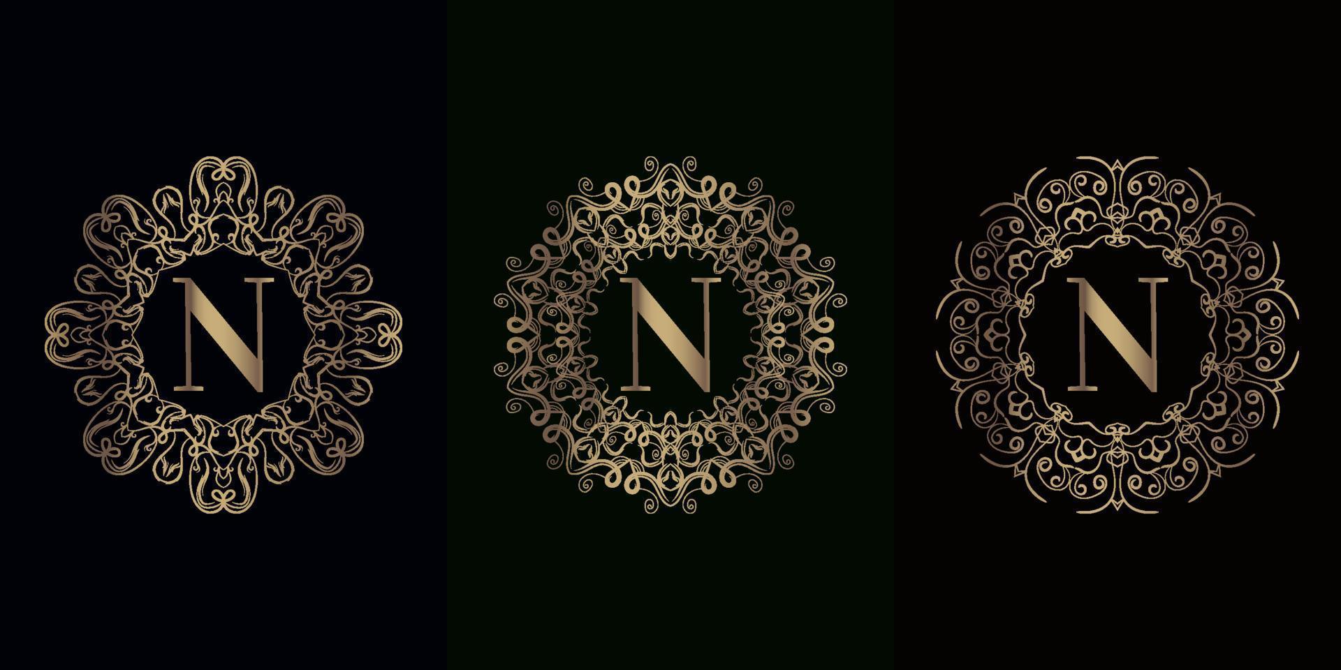 verzameling van logo-initiaal n met luxe mandala-ornamentframe vector