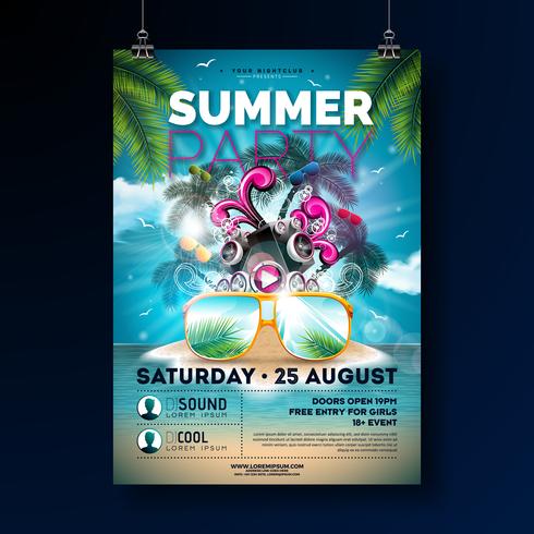 Summer Beach Party Flyer Design met bloem, strandbal en zonnebril. Vector zomer natuur floral elementen, tropische planten en typografische elementen op blauwe bewolkte hemelachtergrond