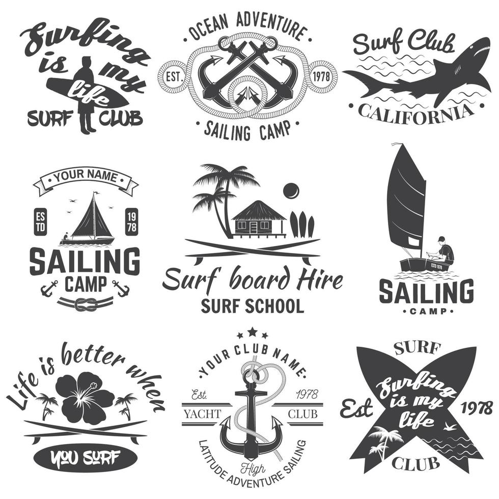 set zeilkamp-, jachtclub- en surfclub-badges. vector. concept voor shirt, print, stempel. vintage typografieontwerp met surfplank en zeilbootsilhouet. extreme watersport. vector