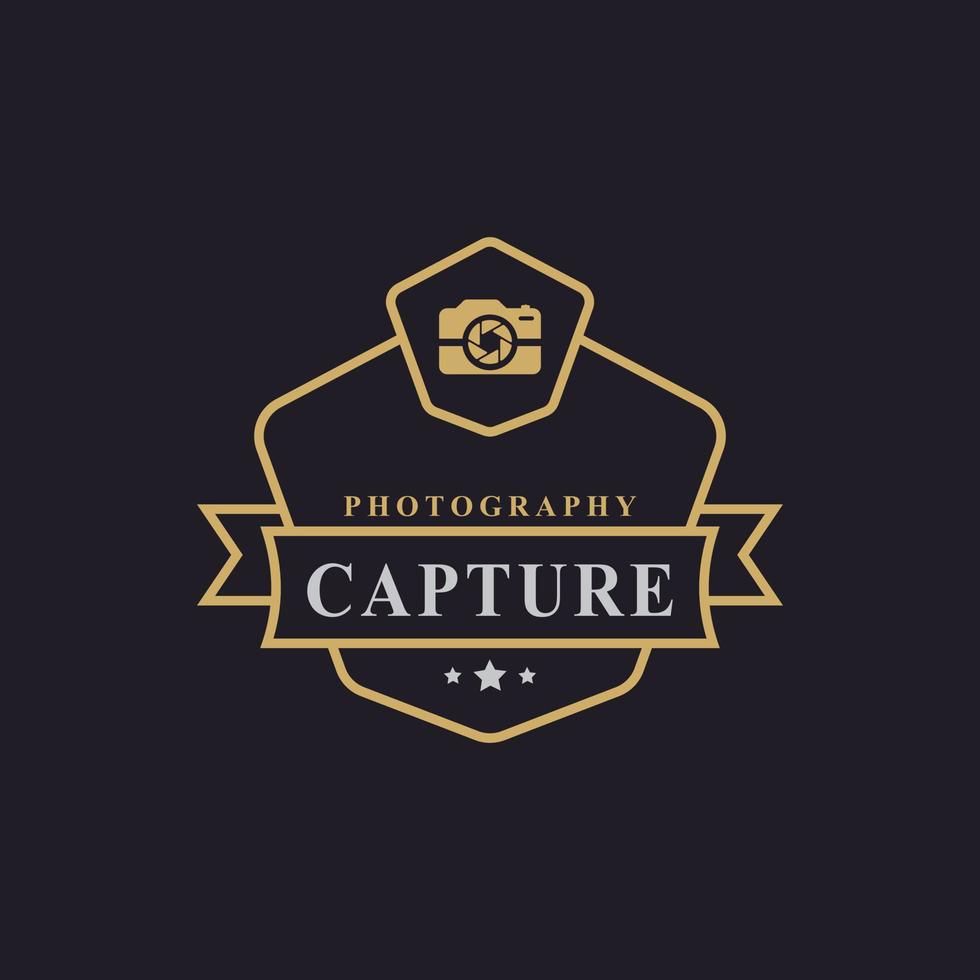 vintage retro badge voor fotografie logo met camera logo embleem ontwerp symbool vector