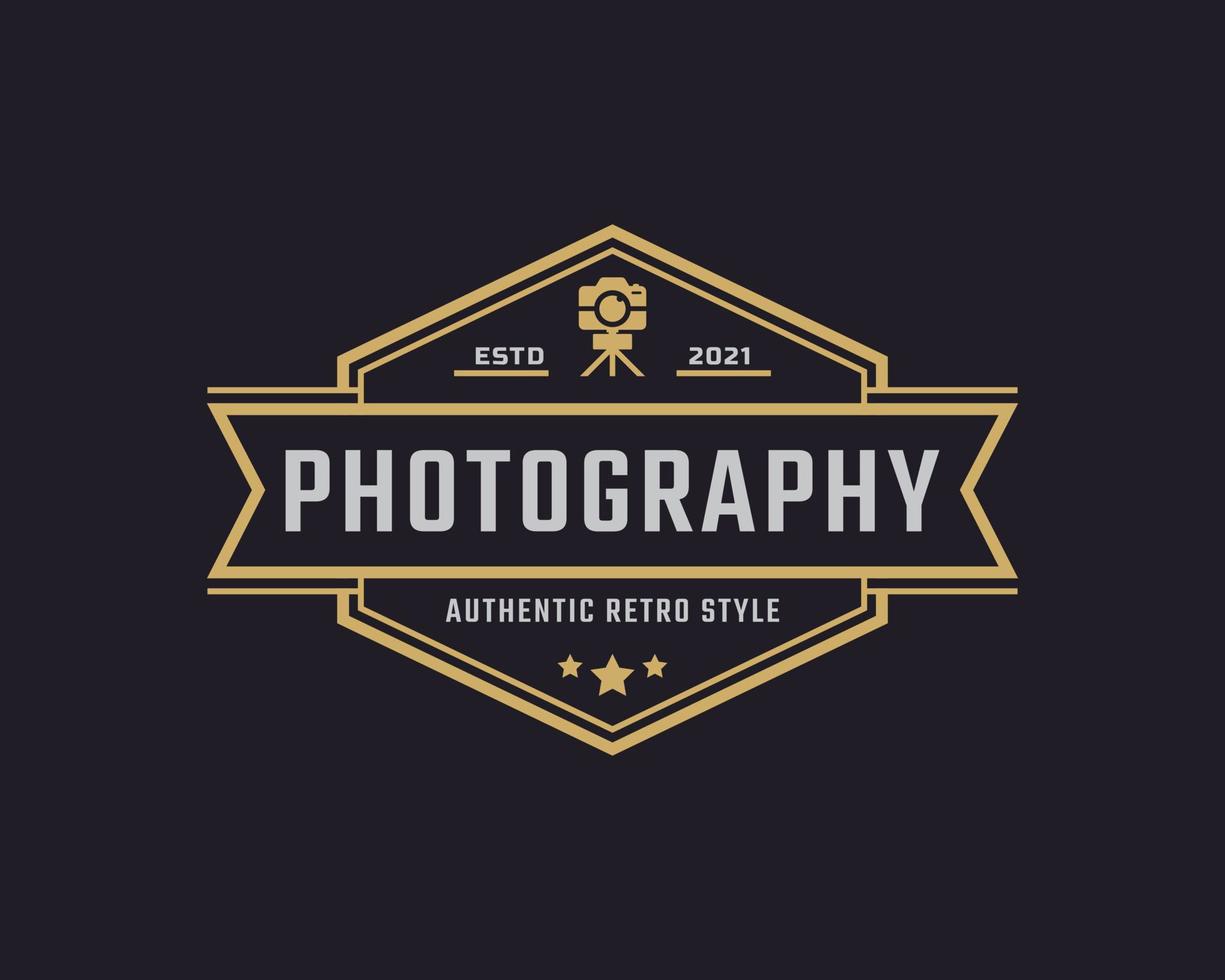 klassieke vintage retro label badge voor fotografie logo met camera symbool ontwerp inspiratie vector