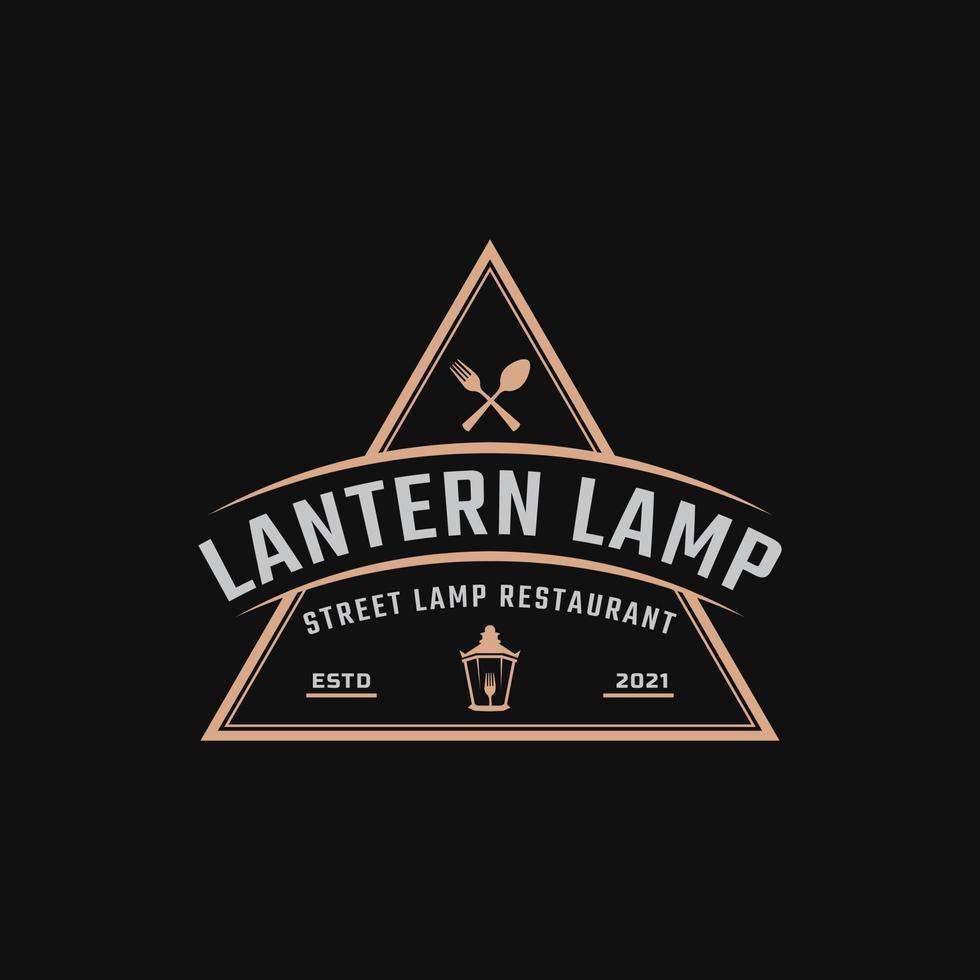 klassieke vintage retro label badge voor lantaarnpaal straatlantaarn met vork restaurant logo ontwerp inspiratie vector