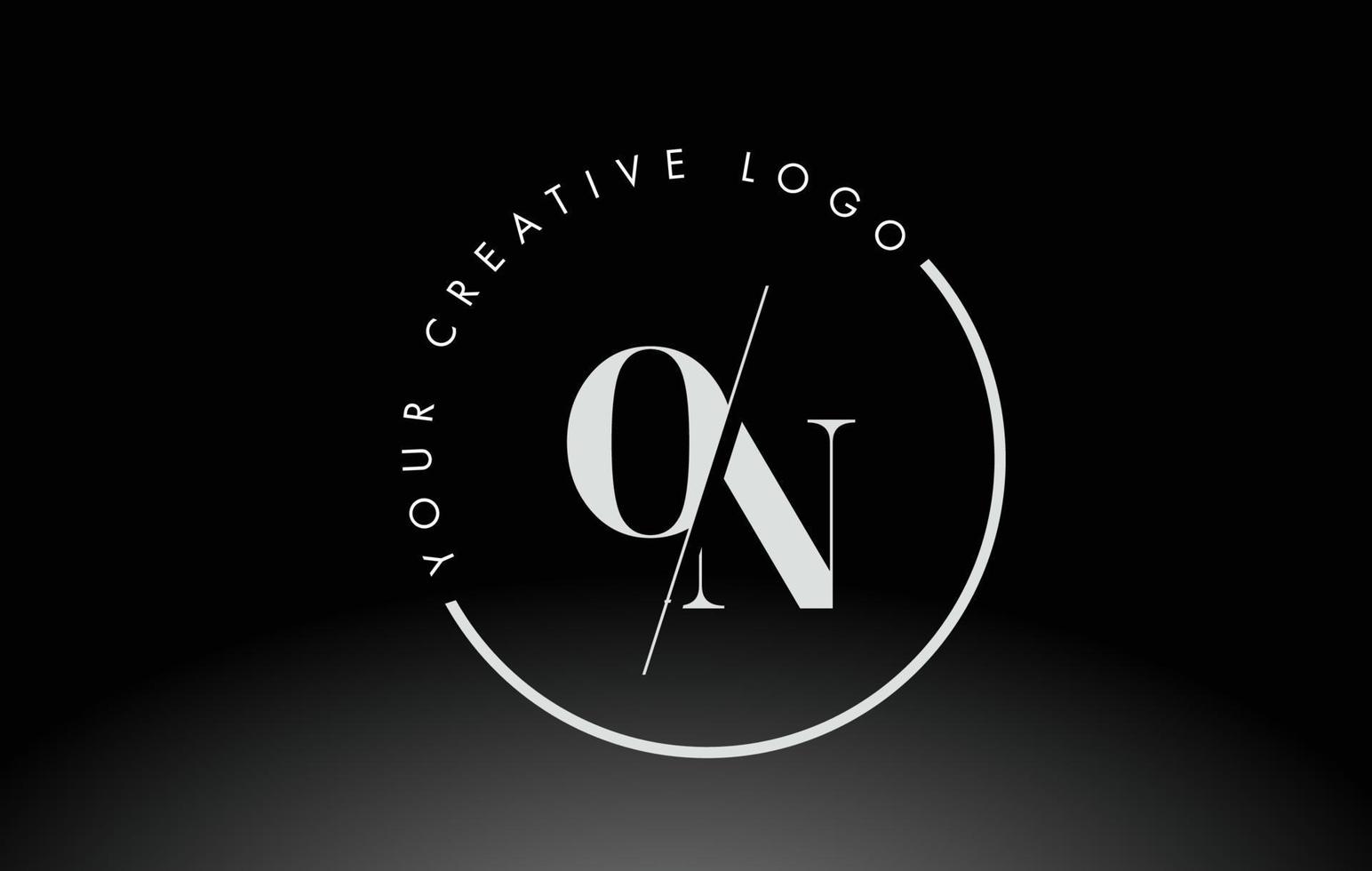 wit op serif-letterlogo-ontwerp met creatieve doorsneden snit. vector