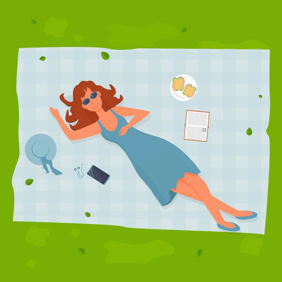 vrouw liggend op deken, ontspannen, buitenactiviteiten, picknick voorraad vectorillustratie. versierd met boek, bord met sandwich, hoed, telefoon. heldere, positieve compositie. vector illustratie