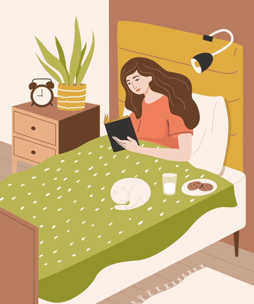 schattig meisje dat een boek in bed leest voordat ze gaat slapen. jonge vrouw in slaapkamer interieur met kat, kamerplanten, koekjes en melk. platte cartoon afbeelding. vector