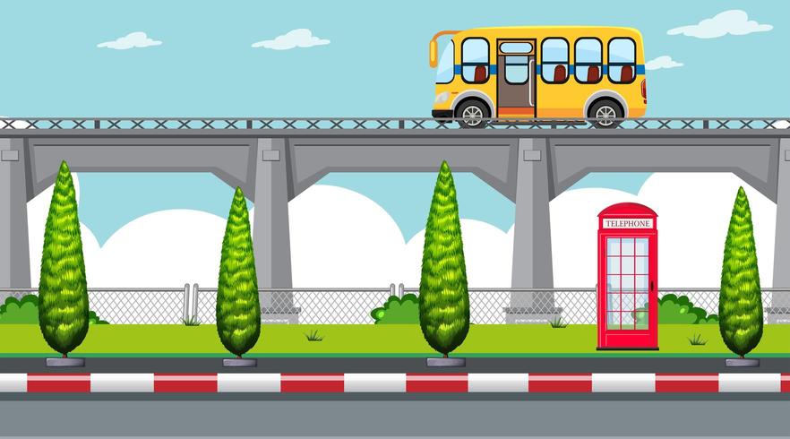 Een eenvoudige verhoogde snelweg met schoolbus vector