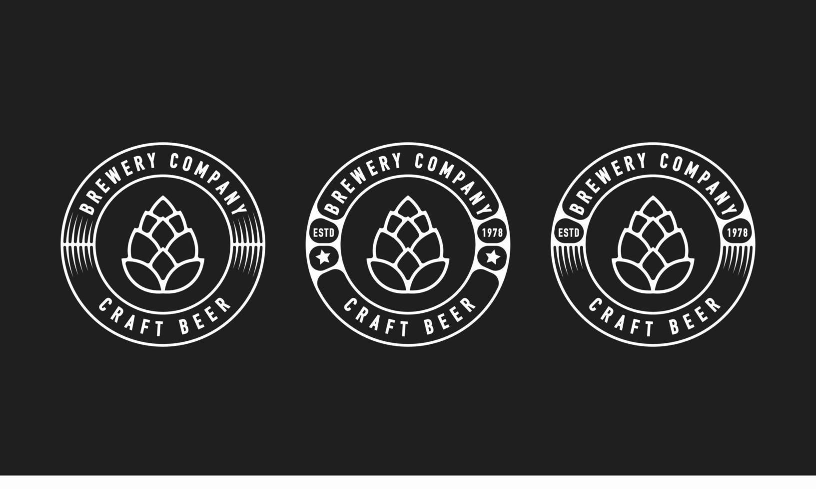 vintage retro label badge embleem brouwerij met hop, ambachtelijk bier minimalistische logo-ontwerpinspiratie vector