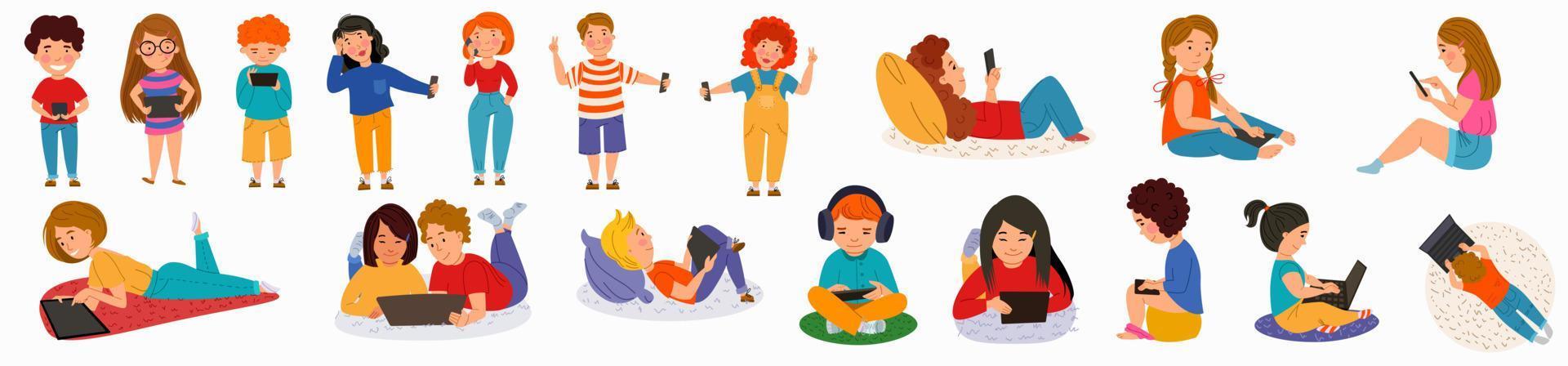 een set kinderen met gadgets. kinderen met telefoons, tablets, laptops. Draadloze technologie. platte vector geïsoleerde illustratie