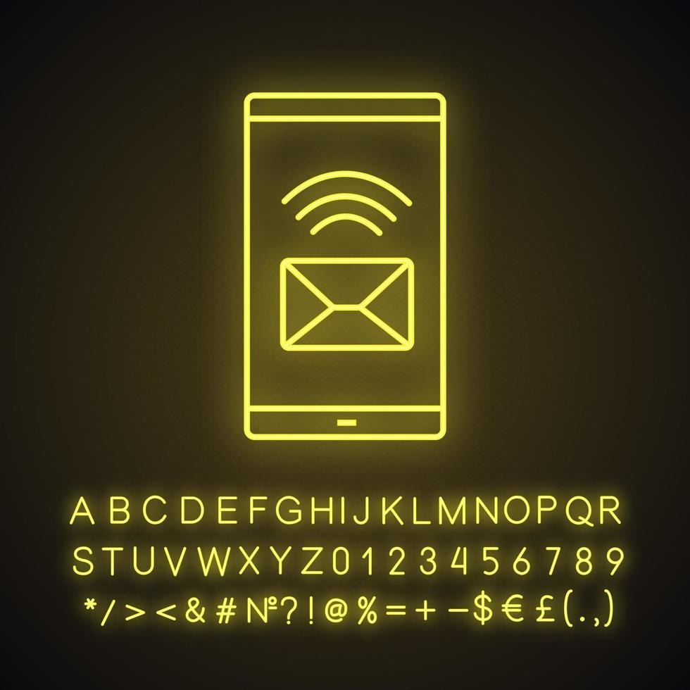 smartphone inkomend bericht neonlicht icoon. sms. mobiele telefoon display met envelop. gloeiend bord met alfabet, cijfers en symbolen. vector geïsoleerde illustratie