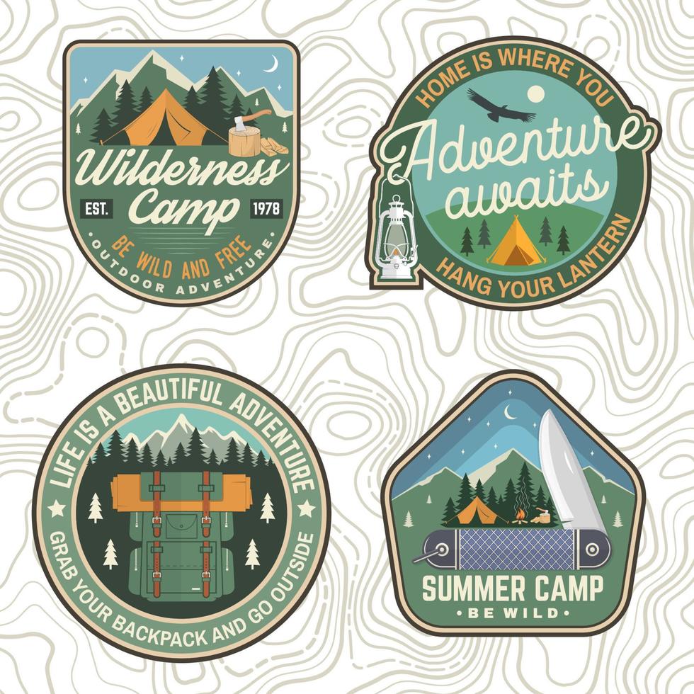 set zomerkamp patches. vector. concept voor shirt, stempel, kleding of tee. vintage design met lantaarn, zakmes, campin tent, bijl, berg, kampvuur en bos silhouet. vector