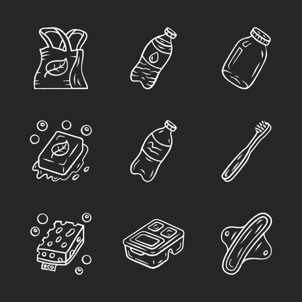 nul afval swaps handgemaakte krijt iconen set. milieuvriendelijke, biologische, duurzame producten. materialen recyclen. herbruikbare lunchbox, eco-sponzen, plastic fles. geïsoleerde vector schoolbord illustraties