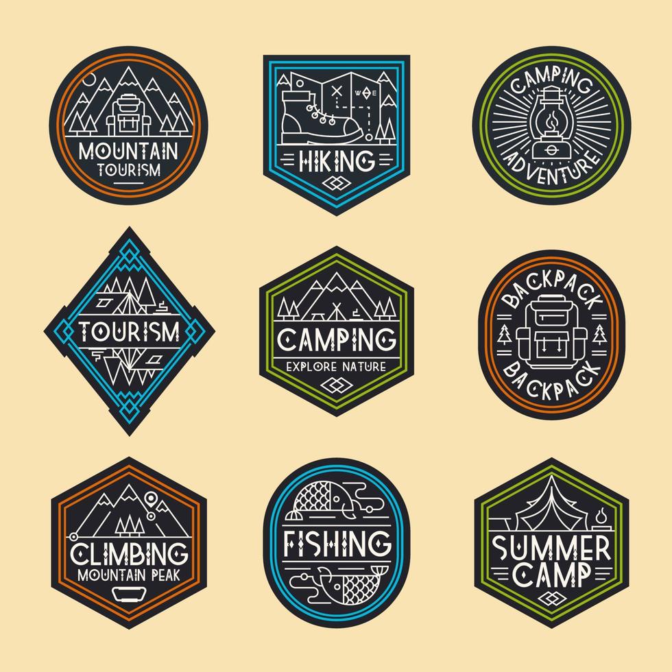 campinglogo set kleurstijl met bergen, tent, vis, rugzak, kamp en bomen voor het verkennen van embleem vector