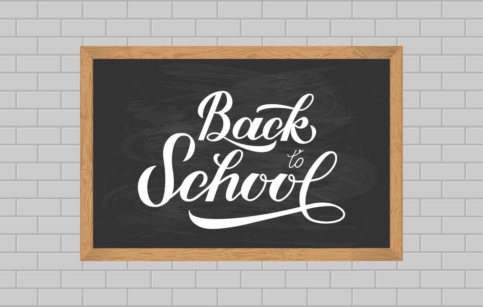 schoolbord met houten frame op bakstenen muur van klaslokaal. terug naar school kalligrafie hand belettering. vector sjabloon voor typografie poster, logo ontwerp, spandoek, flyer, wenskaart, teken, uitnodiging.