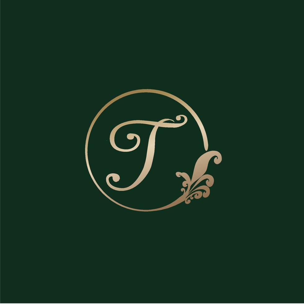 letter t decoratieve alfabet logo geïsoleerd op groene achtergrond. luxe gouden ring eerste abjad logo ontwerpsjabloon. elegante krul bloemen logo concept. eps 10 bestandsproject vector