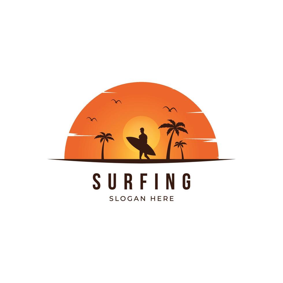 silhouet van surfer met surfplank bij zonsondergang logo vector