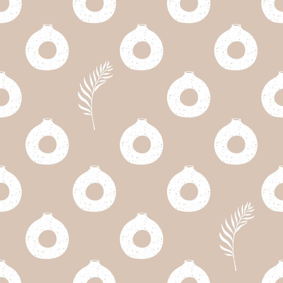 minimalistische vazen en palmbladeren naadloos patroon in pastelkleuren. boho-stijl. witte elementen op beige achtergrond vector