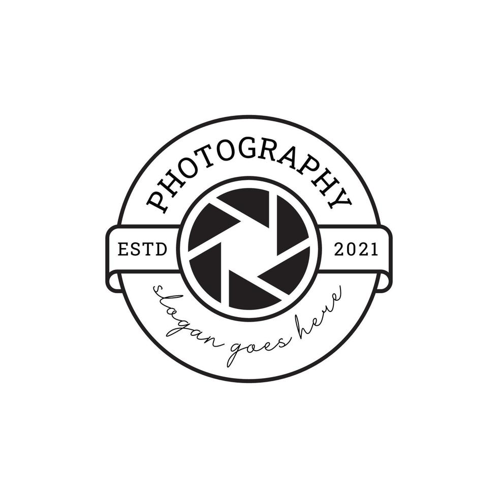 badge klassieke fotostudio met lens pictogram symbool voor fotografie stempel logo sjabloon vector