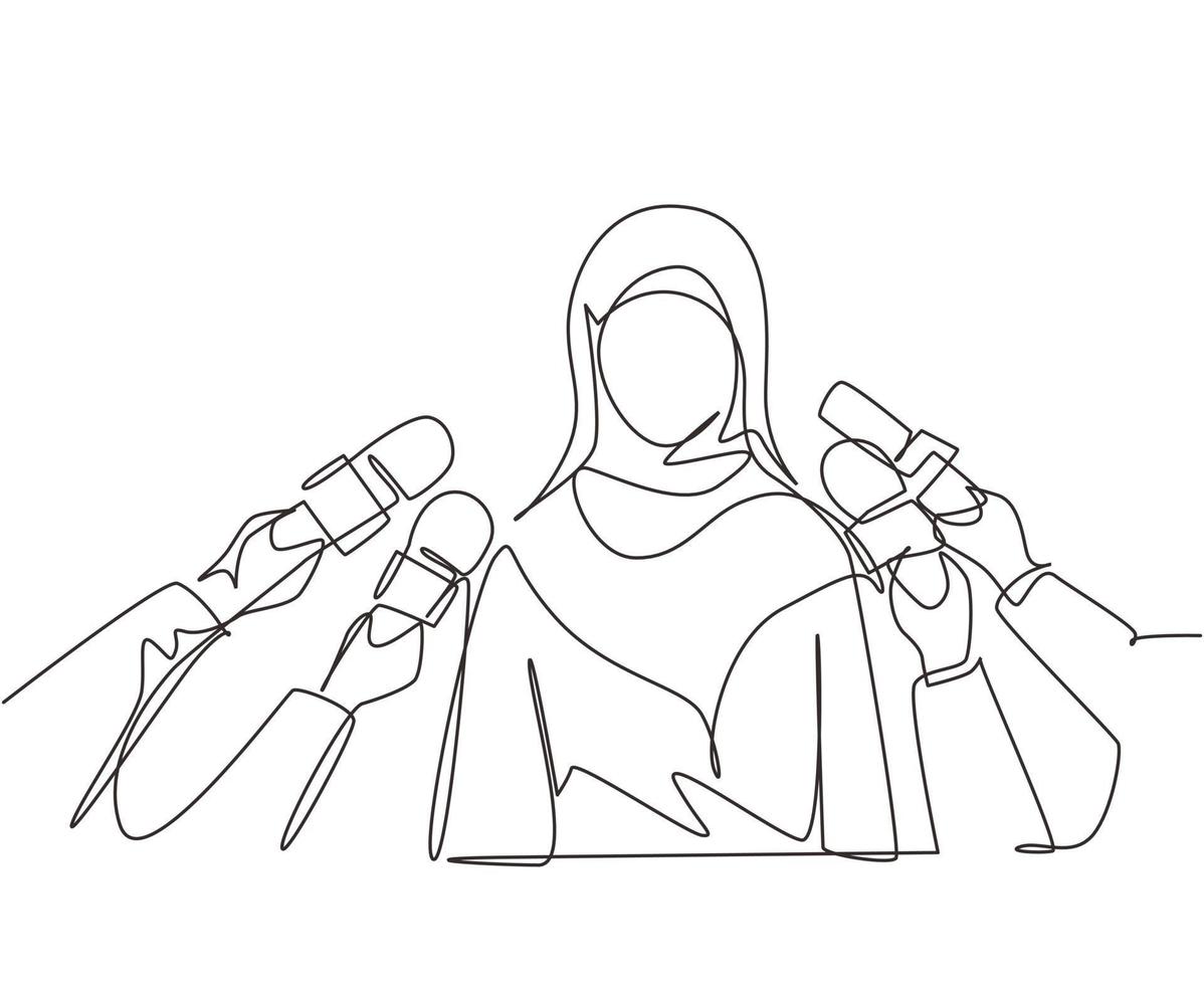 continue een lijntekening arabische vrouw die interview geeft. handen van journalisten houdt microfoons vast. concept van nieuws, verkiezingen, interviews, opmerkingen, politiek. enkele lijn tekenen ontwerp vectorillustratie vector