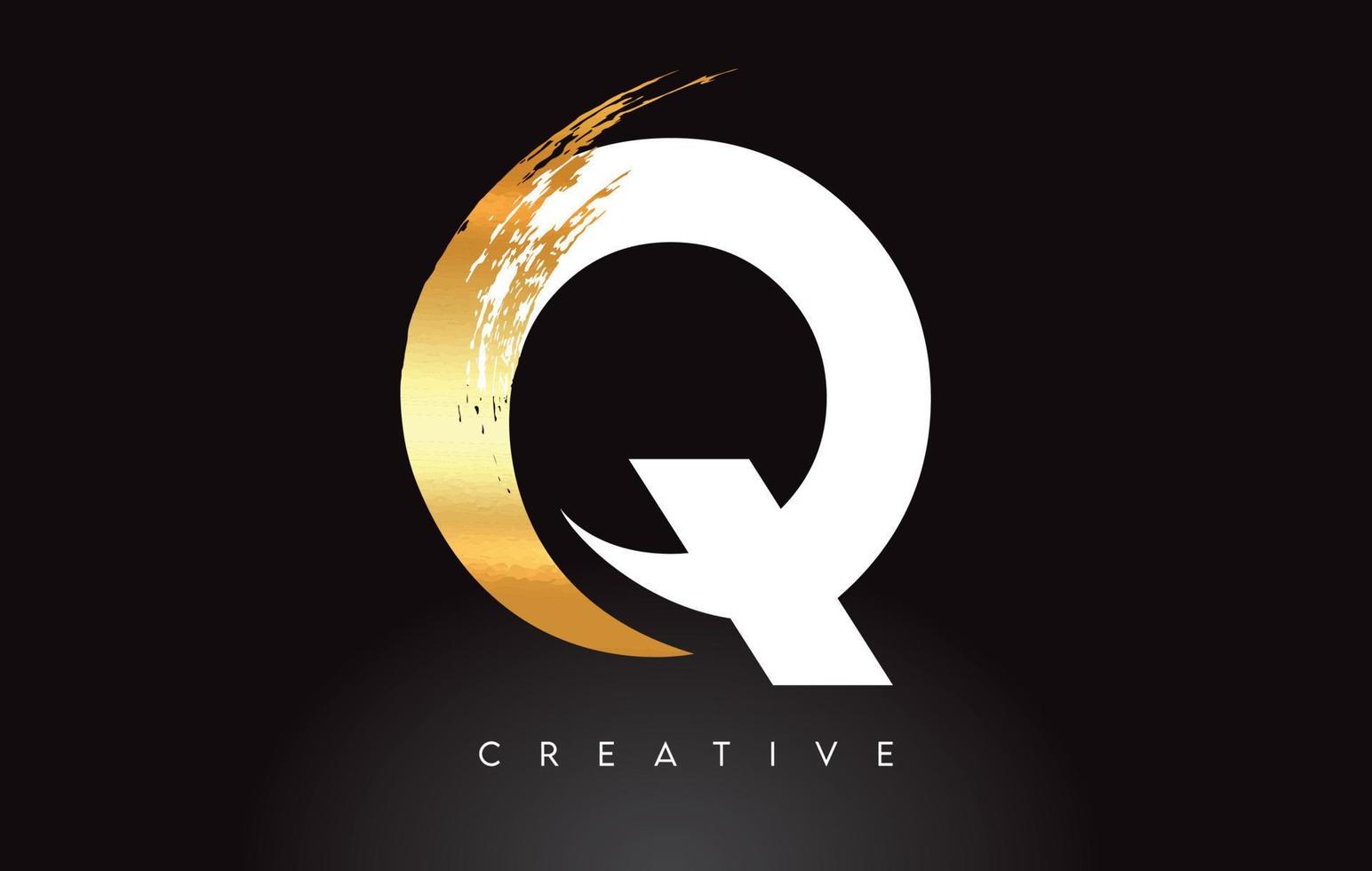 gouden q-letterlogo met penseelstreek artistieke look op zwarte achtergrond vector