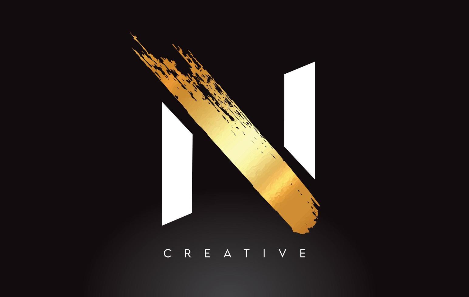 gouden n letter logo met penseelstreek artistieke look op zwarte achtergrond vector