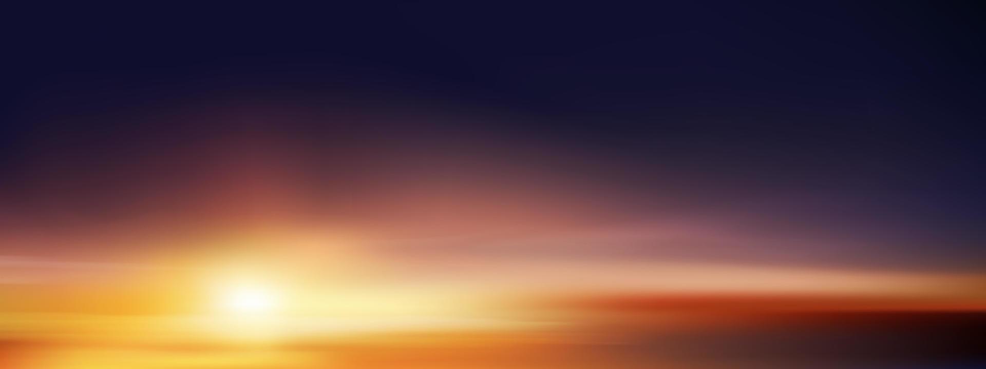 zonsondergang hemel in de avond met oranje, gele en paarse kleur, dramatische schemering landschap met donker blauwe lucht, vector horizon achtergrond banner mooie natuurlijke zonsopgang voor de lente, zomer achtergrond